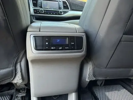 Toyota Highlander 2016 года за 9 990 000 тг. в Атырау – фото 23