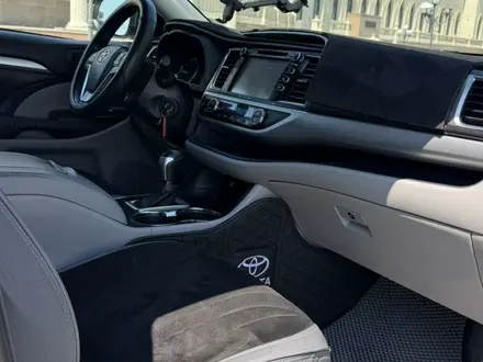 Toyota Highlander 2016 года за 9 990 000 тг. в Атырау – фото 30
