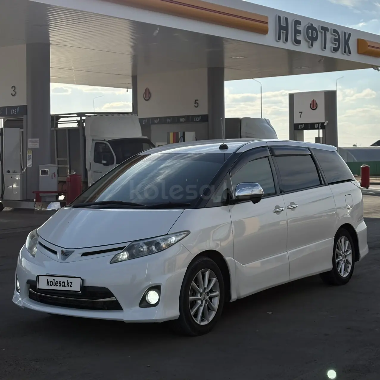 Toyota Estima, 2010