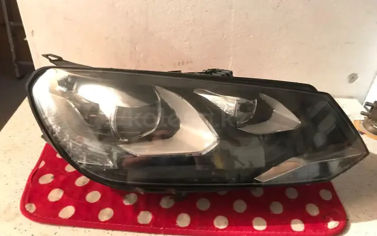 Правая фара Volkswagen Touareg Nf ксенон адаптив за 180 000 тг. в Астана