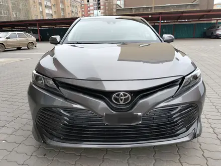 Toyota Camry 2018 года за 9 000 000 тг. в Актобе