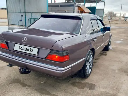 Mercedes-Benz E 200 1992 года за 2 500 000 тг. в Атырау – фото 15