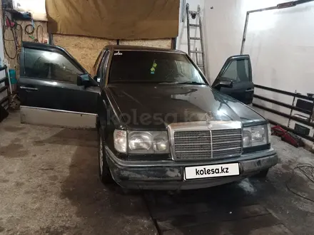 Mercedes-Benz E 260 1992 года за 1 900 000 тг. в Карабалык (Карабалыкский р-н) – фото 3