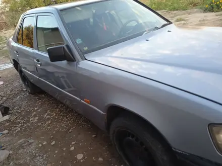 Mercedes-Benz E 200 1989 года за 650 000 тг. в Туркестан – фото 4