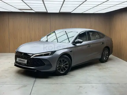 BYD Qin L DM-i Leading 2025 года за 10 700 000 тг. в Астана