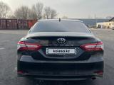 Toyota Camry 2018 года за 13 500 000 тг. в Алматы – фото 3