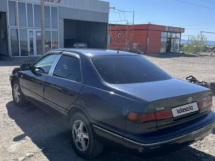 Toyota Camry 1998 года за 3 400 000 тг. в Усть-Каменогорск – фото 2