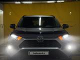 Toyota RAV4 2020 года за 13 800 000 тг. в Астана – фото 2