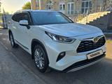 Toyota Highlander Luxe 2025 года за 32 800 000 тг. в Семей – фото 5