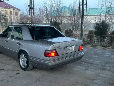 Mercedes-Benz E 320 1992 года за 2 450 000 тг. в Шиели – фото 30