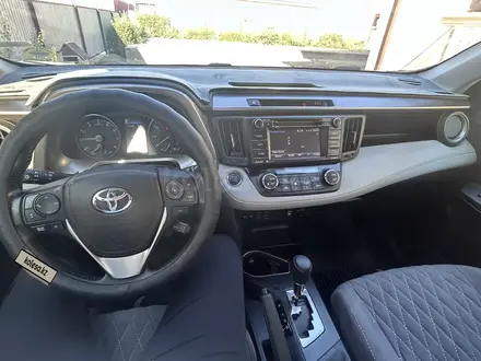 Toyota RAV4 2018 года за 9 700 000 тг. в Атырау – фото 6