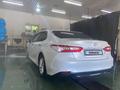 Toyota Camry 2018 года за 12 100 000 тг. в Костанай – фото 2