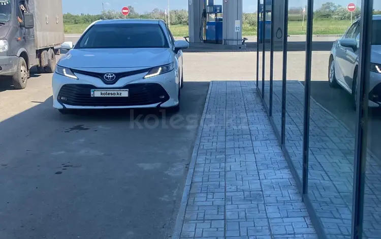 Toyota Camry 2018 года за 12 100 000 тг. в Костанай