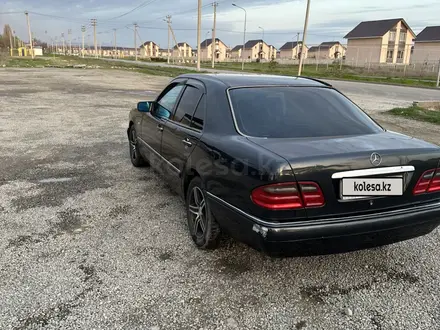 Mercedes-Benz E 240 1998 года за 2 700 000 тг. в Талдыкорган – фото 3