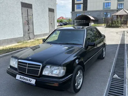 Mercedes-Benz E 220 1992 года за 1 800 000 тг. в Шымкент