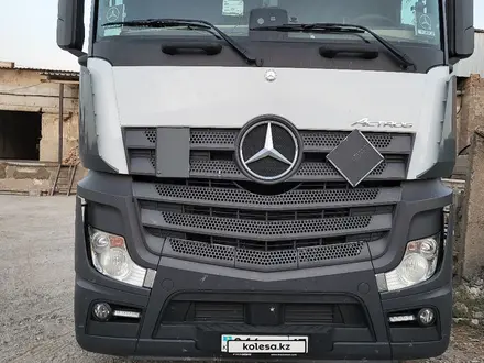 Mercedes-Benz  Actros 2017 года за 35 000 000 тг. в Шымкент