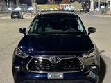 Toyota Highlander 2021 года за 20 200 000 тг. в Атырау – фото 2