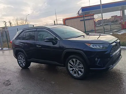 Toyota RAV4 2020 года за 13 000 000 тг. в Актобе