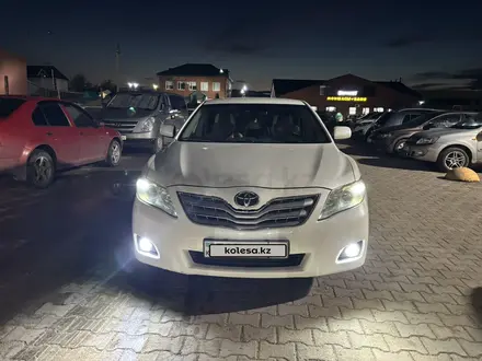 Toyota Camry 2010 года за 5 400 000 тг. в Уральск – фото 2