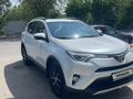 Toyota RAV4 2018 года за 11 000 000 тг. в Актобе