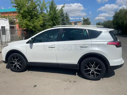 Toyota RAV4 2018 года за 11 000 000 тг. в Актобе – фото 3