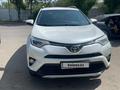 Toyota RAV4 2018 года за 11 000 000 тг. в Актобе – фото 2