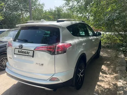 Toyota RAV4 2018 года за 11 000 000 тг. в Актобе – фото 6