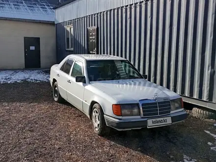 Mercedes-Benz E 200 1991 года за 950 000 тг. в Байтерек – фото 12