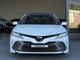 Toyota Camry 2018 года за 13 200 000 тг. в Шымкент – фото 2