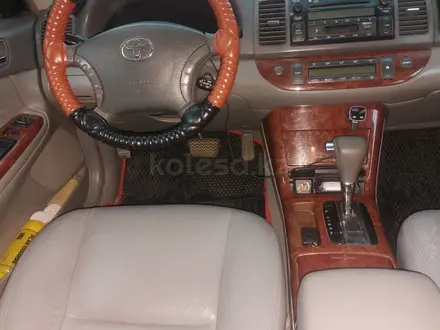 Toyota Camry 2005 года за 4 700 000 тг. в Актобе – фото 5
