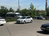 Hyundai Elantra 2018 годаүшін8 500 000 тг. в Алматы – фото 2