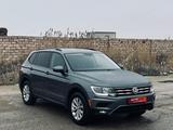 Volkswagen Tiguan 2017 года за 10 300 000 тг. в Актау