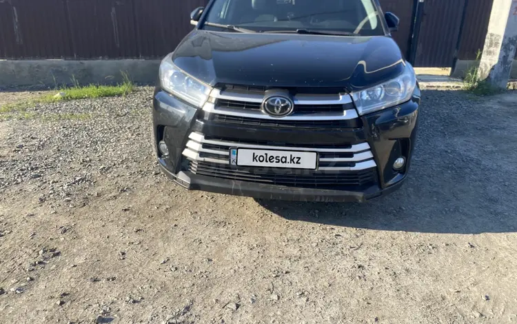 Toyota Highlander 2021 года за 11 000 000 тг. в Атырау