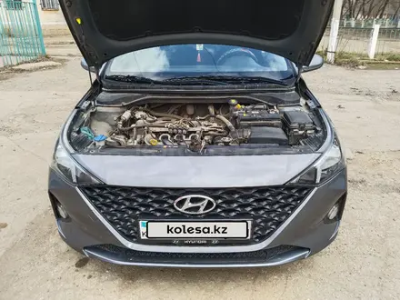 Hyundai Solaris 2021 года за 8 000 000 тг. в Актобе – фото 2