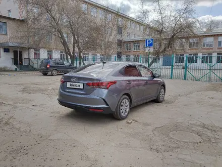 Hyundai Solaris 2021 года за 8 000 000 тг. в Актобе – фото 7