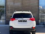 Toyota RAV4 2015 годаүшін8 490 000 тг. в Актау – фото 4