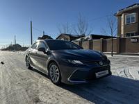 Toyota Camry 2021 года за 13 100 000 тг. в Караганда