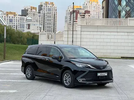 Toyota Sienna 2021 года за 23 500 000 тг. в Астана