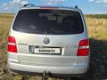 Volkswagen Touran 2003 года за 4 000 000 тг. в Петропавловск – фото 4