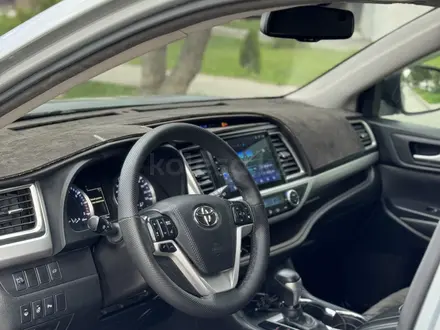 Toyota Highlander 2017 года за 17 000 000 тг. в Алматы – фото 14