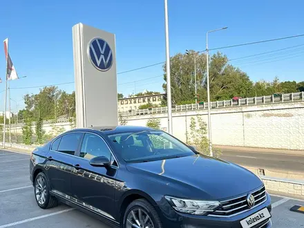 Volkswagen Passat 2021 года за 14 700 000 тг. в Алматы