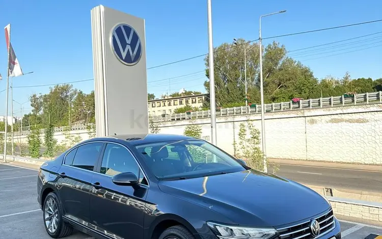 Volkswagen Passat 2021 года за 14 700 000 тг. в Алматы