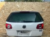 Крышка дверь багажника volrswagen passat за 60 000 тг. в Астана