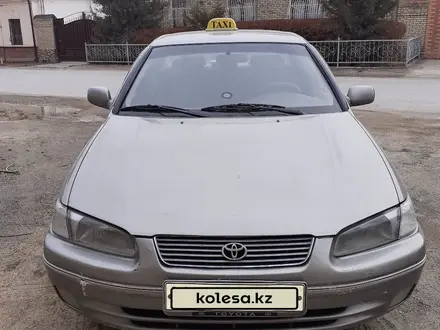 Toyota Camry 1998 года за 2 500 000 тг. в Кызылорда – фото 2