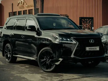 Lexus LX 570 2018 года за 50 000 000 тг. в Астана