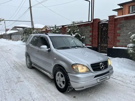 Mercedes-Benz ML 320 1998 года за 4 200 000 тг. в Алматы – фото 15