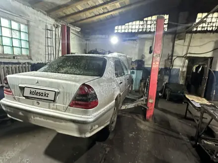 Mercedes-Benz C 240 1998 года за 1 600 000 тг. в Астана – фото 5