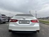 Toyota Camry 2020 года за 14 200 000 тг. в Шымкент – фото 4
