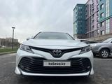 Toyota Camry 2020 года за 14 200 000 тг. в Шымкент – фото 2