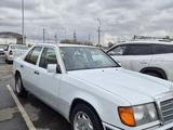 Mercedes-Benz E 200 1994 годаүшін2 100 000 тг. в Актобе – фото 2